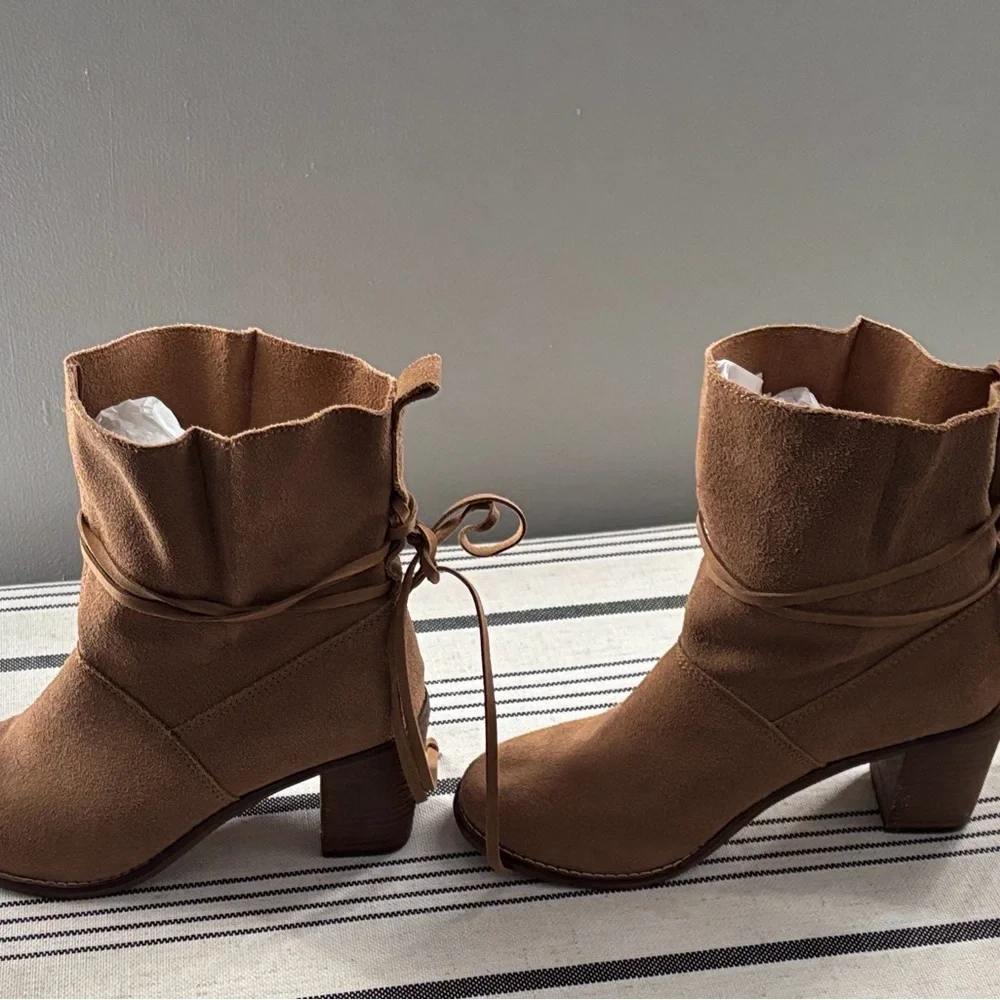 Tom’s Brown Suede Ankle Boots with Laces